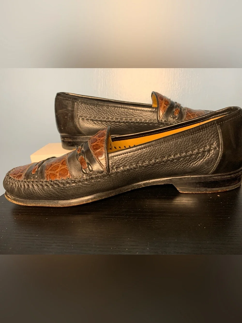 Avventura croc embossed